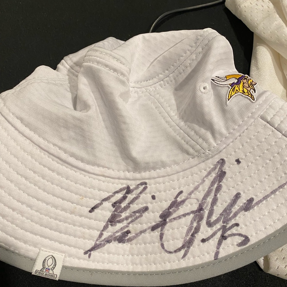 On field player used and worn Pro Bowl 2022 hat.
